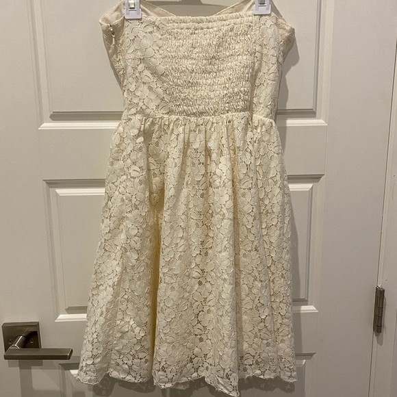 Aritzia Talula Debutante Dress White Strapless Lace Size 2 - Picture 3 of 6